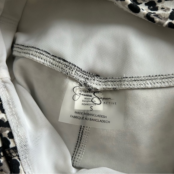 5/$20 Jessica Simpson Sportswear Womens Amber High Rise shorts - Picture 3 of 6